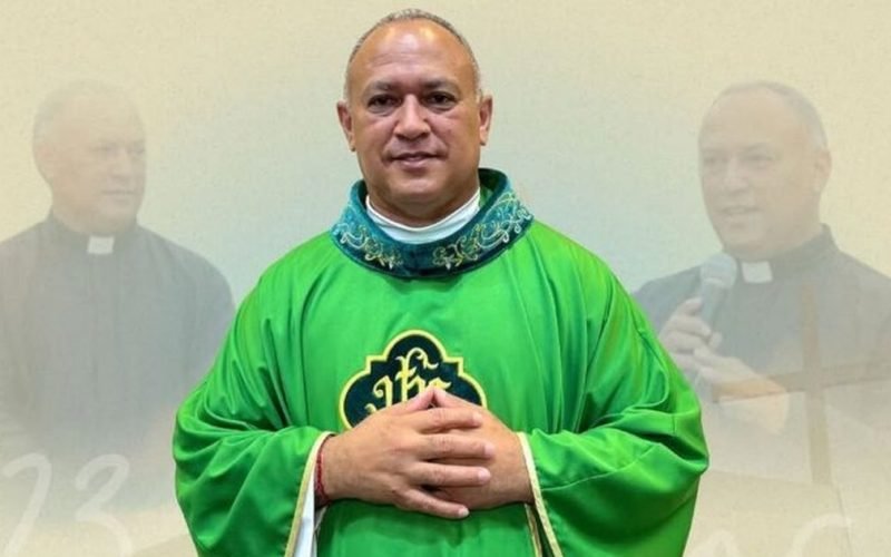 Padre morre após ser atropelado durante caminhada