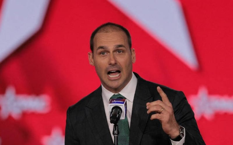 PGR pede condenação de Eduardo Bolsonaro por coação e atuação nos EUA