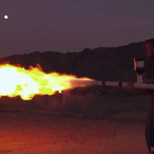 Vídeos mostram cartel usando lança-chamas americano e ampliam temor sobre militarização do crime no México