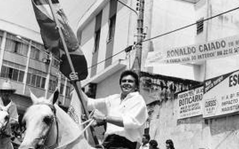 Candidato à presidência, Caiado defendeu jornada de 10 horas e usou profecia de Chico Xavier na eleição de 1989