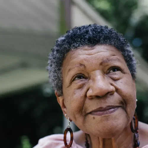 Brasil envelhece: número de jovens cai e população idosa cresce, aponta IBGE