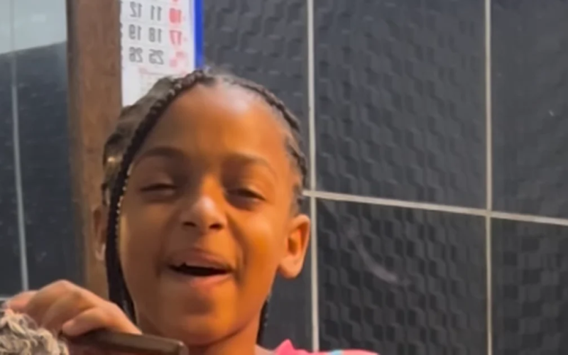 Menina emociona ao cantar sucesso de Marília Mendonça e viraliza nas redes sociais