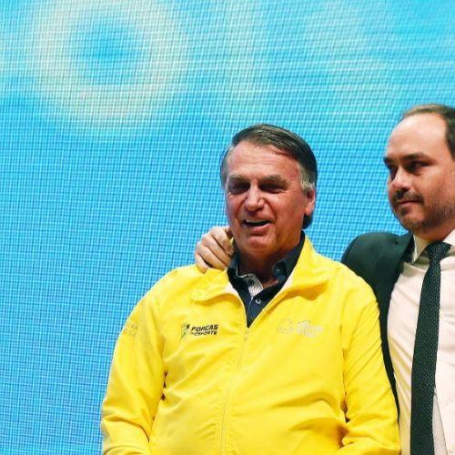 Carlos descreve estado de saúde de Bolsonaro: “Jamais o vi como está”