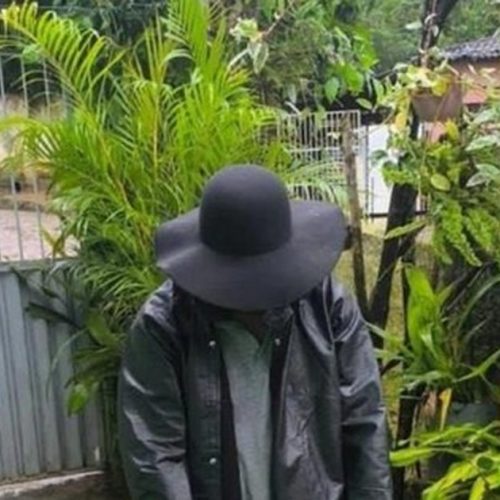 Homem fantasiado de ‘Olhos Famintos’ assusta moradores e vai parar na delegacia em Pernambuco