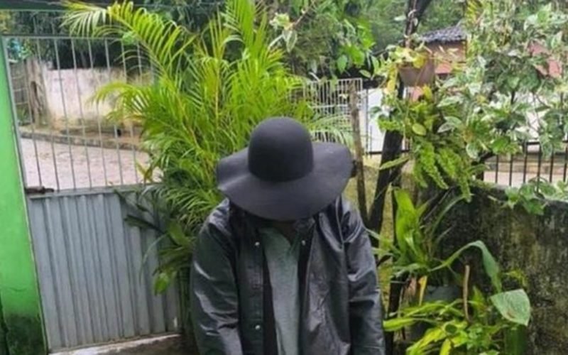 Homem fantasiado de ‘Olhos Famintos’ assusta moradores e vai parar na delegacia em Pernambuco