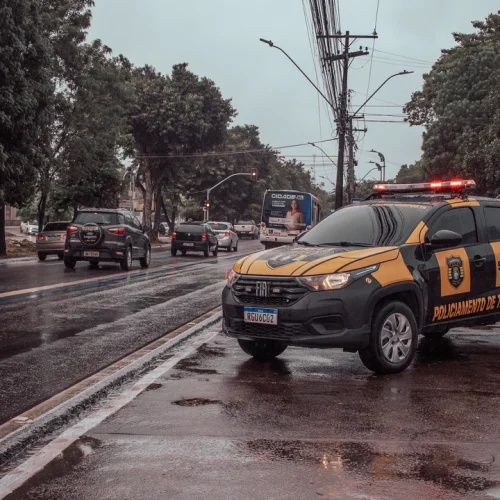 DMTT flagra motociclista transportando duas crianças sem capacete na Durval de Góes Monteiro