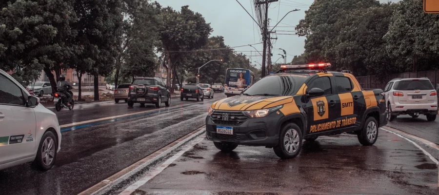 Fiscalização reforçada: agentes do DMTT atuam no trânsito com o início do ano letivo