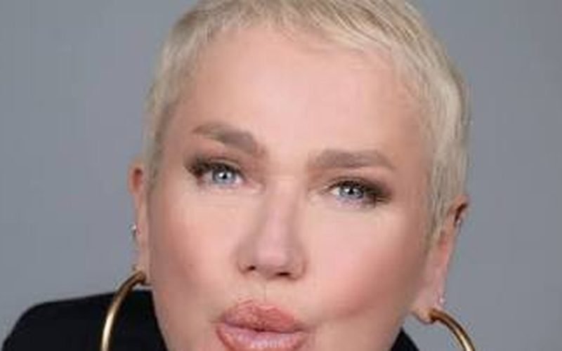 Xuxa surpreende fãs ao mostrar flexibilidade durante aula de pilates