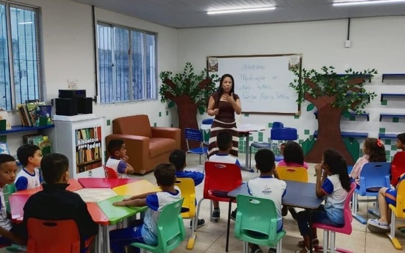 Projeto amplia práticas de leitura em biblioteca de escola municipal