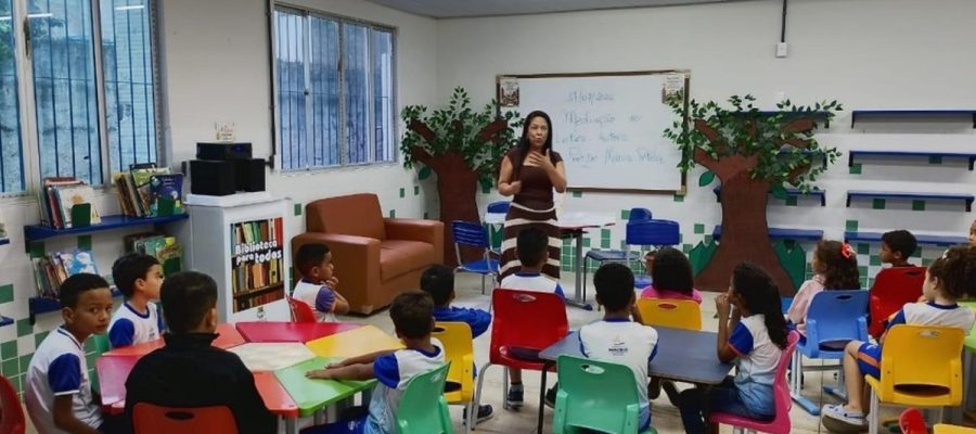 Projeto amplia práticas de leitura em biblioteca de escola municipal