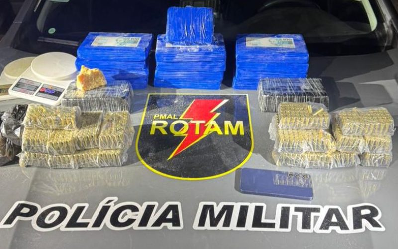 Traficante com munições e carga de drogas escondida em caminhão