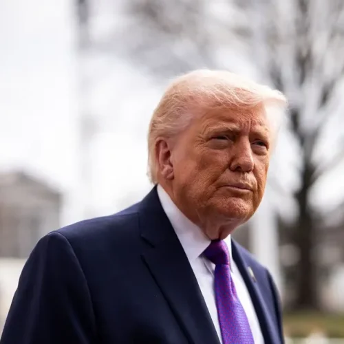Trump diz que imagem de Jesus feita por IA queria retratá-lo como médico : “ eu curo as pessoas”