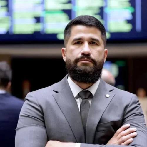 Deputado Fábio Costa reforça que é a favor do fim da escala 6×1, mas cobra responsabilidade