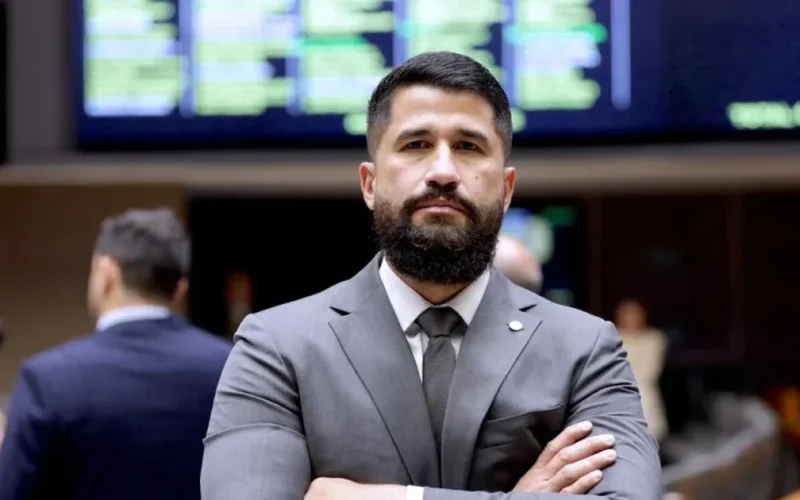 Deputado Fábio Costa reforça que é a favor do fim da escala 6×1, mas cobra responsabilidade