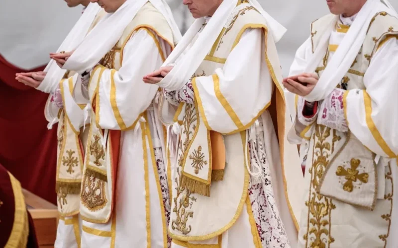 Excomungados pelo Papa: conheça o grupo ultraconservador punido pelo Vaticano