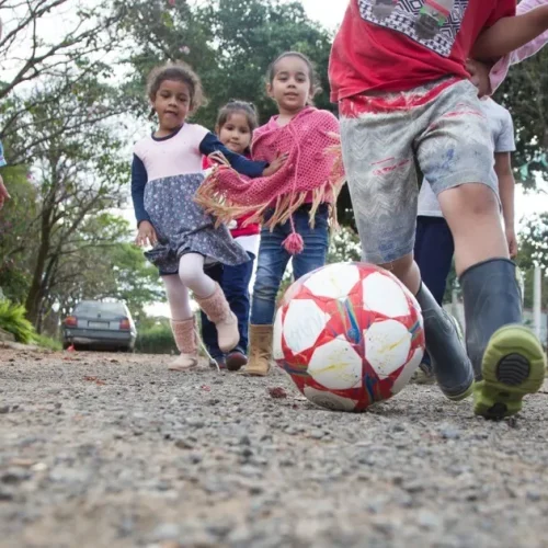 Deputados aprovam proposta que destina 10% das vagas gratuitas para jovens de famílias de baixa renda em competições esportivas