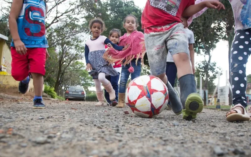 Deputados aprovam proposta que destina 10% das vagas gratuitas para jovens de famílias de baixa renda em competições esportivas