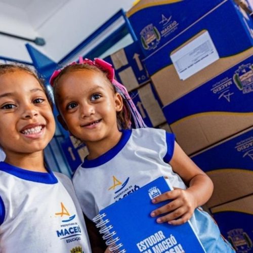 Prefeitura inicia distribuição de novos kits escolares e fardamentos na rede pública de Maceió