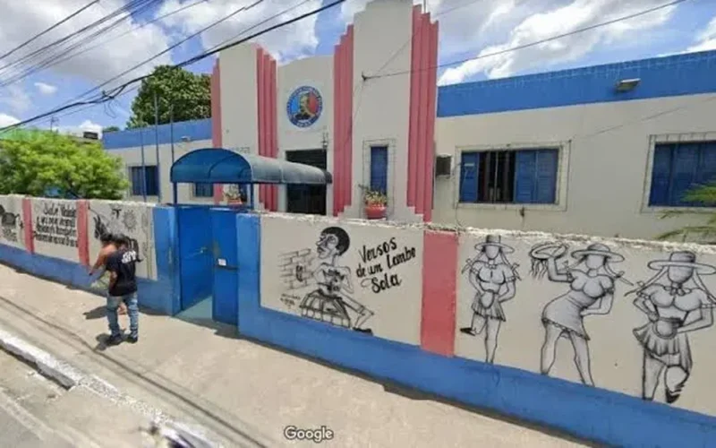 Vídeo flagra troca de socos e pontapés entre estudantes em escola de Atalaia