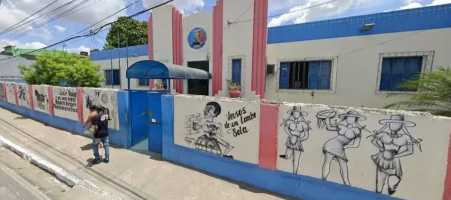 Vídeo flagra troca de socos e pontapés entre estudantes em escola de Atalaia