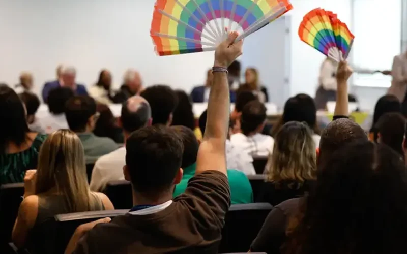 Candidaturas LGBT+ têm recorde em 2026 e se espalham por mais partidos