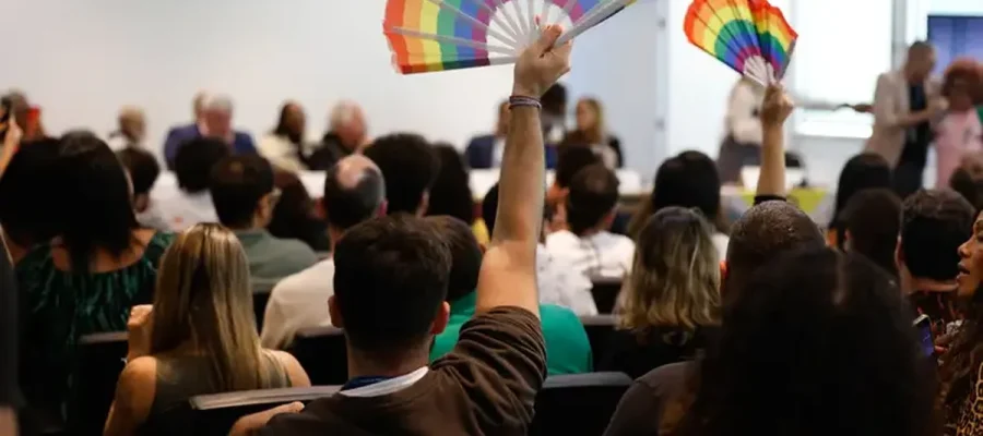 Candidaturas LGBT+ têm recorde em 2026 e se espalham por mais partidos