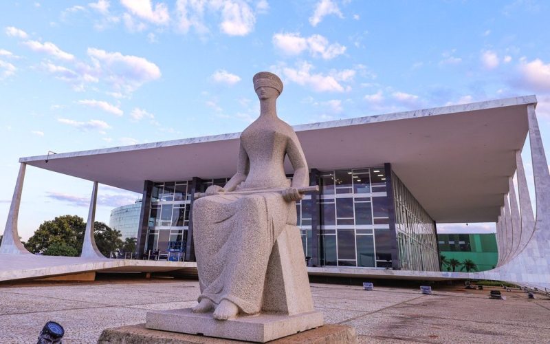 Juízes pedem ao STF prazo maior para aplicar limite a supersalários, mas querem manter benefícios