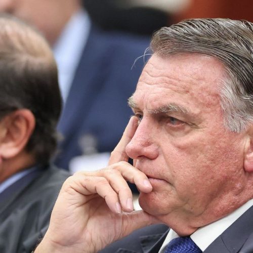 Bolsonaro tem melhora gradual, mas enfrenta dor e fadiga , afirmam médicos