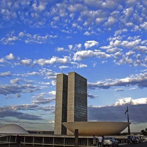 Brasil reage aos EUA e diz que justificativas para revogar visto de embaixadora são “falsas”