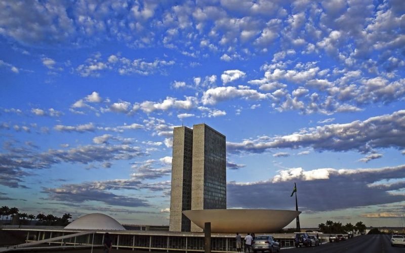 Brasil reage aos EUA e diz que justificativas para revogar visto de embaixadora são “falsas”