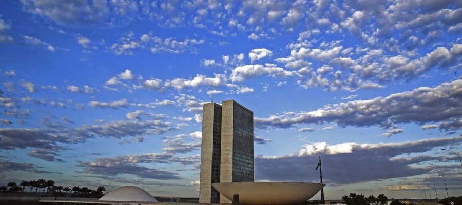 Brasil reage aos EUA e diz que justificativas para revogar visto de embaixadora são “falsas”
