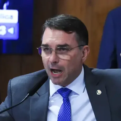 Levantamento aponta que Flávio Bolsonaro deixou de votar em 43% das deliberações do Senado