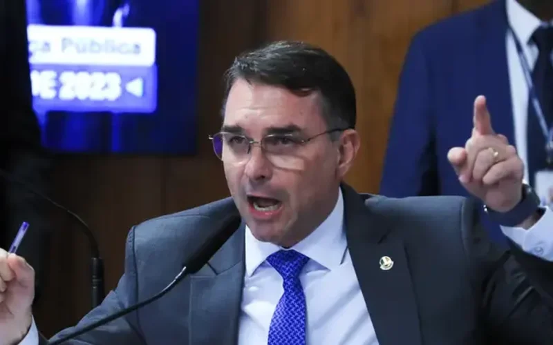 Levantamento aponta que Flávio Bolsonaro deixou de votar em 43% das deliberações do Senado