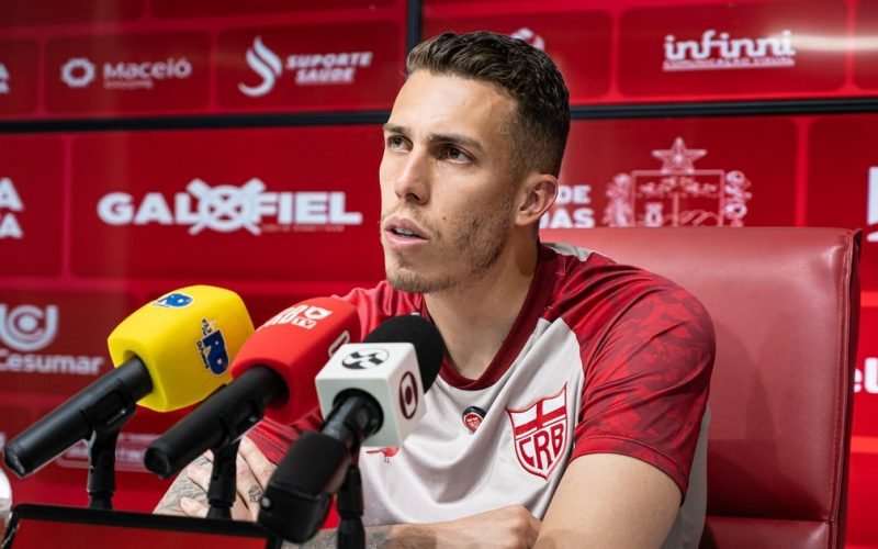 Vitor Caetano celebra sequência no CRB e destaca evolução com ritmo de jogos