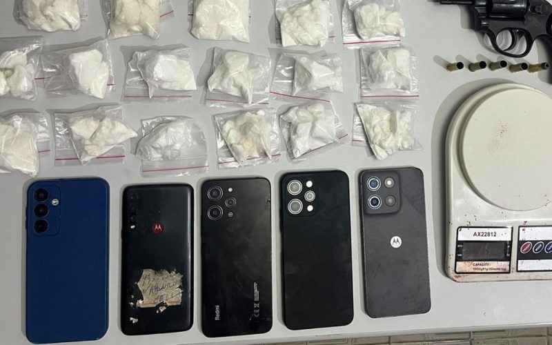 PM apreende revólver, drogas e seis celulares após denúncia de furtos em Arapiraca, no agreste de Alagoas