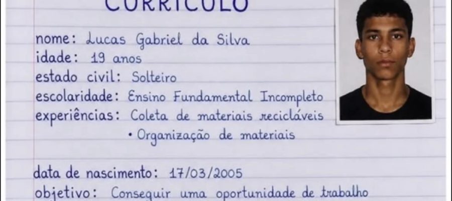 Sem dinheiro, jovem de 19 anos escreve currículo à mão e emociona ao relatar luta por um emprego