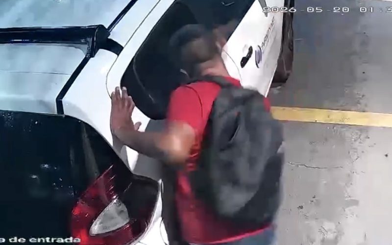 Vídeo: suspeito tenta quebrar vidro com pedra e furtar carro no Benedito Bentes