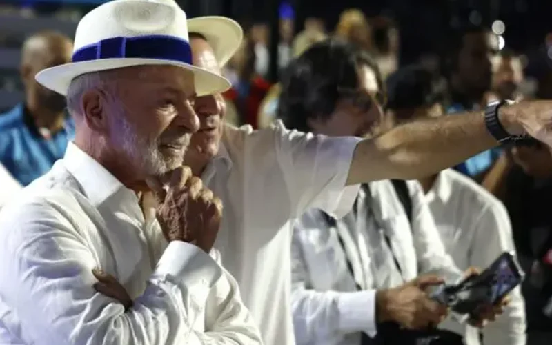 TSE abre processo contra Lula sobre suposto abuso em desfile de carnaval