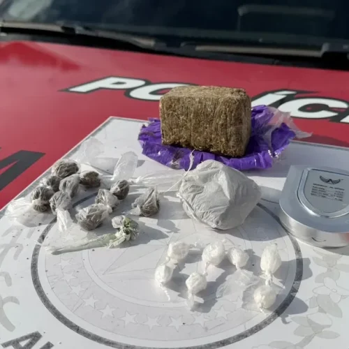 PM apreende adolescente por tráfico de drogas no Tabuleiro de Maceió