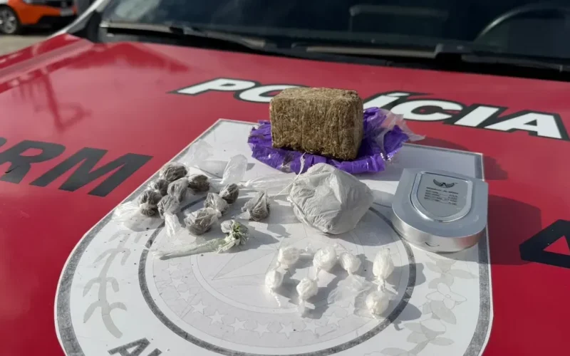 PM apreende adolescente por tráfico de drogas no Tabuleiro de Maceió