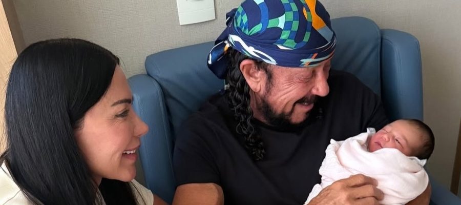 Bell Marques conhece a neta Malu pela primeira vez
