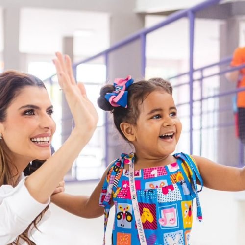 Marina JHC visita novo Gigantinhos, ouve mães e almoça com alunos