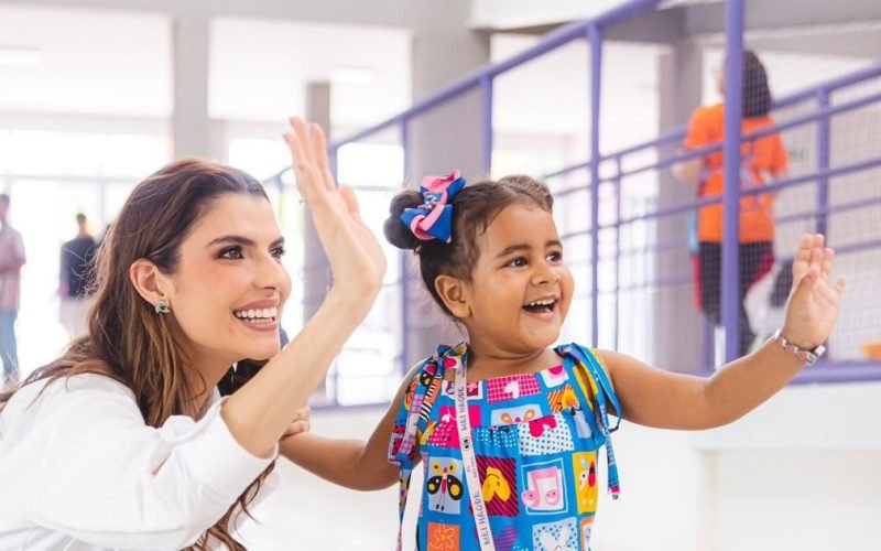 Marina JHC visita novo Gigantinhos, ouve mães e almoça com alunos