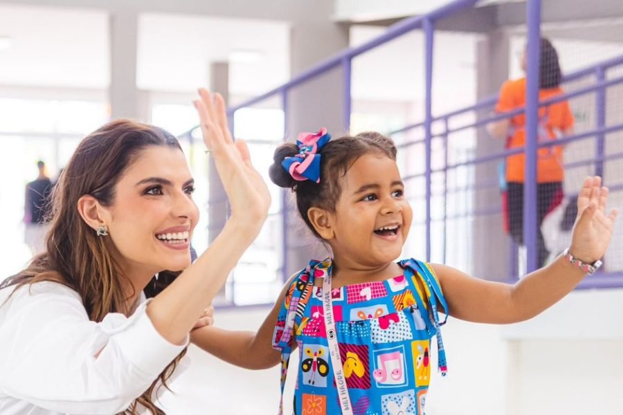 Marina JHC visita novo Gigantinhos, ouve mães e almoça com alunos