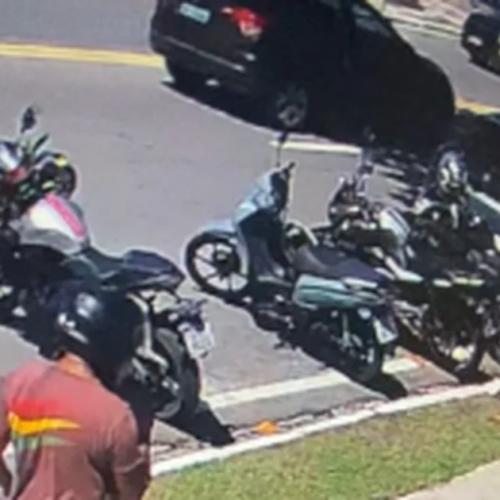 Vídeo flagra ação de suspeito durante roubo de motocicleta na orla da Pajuçara