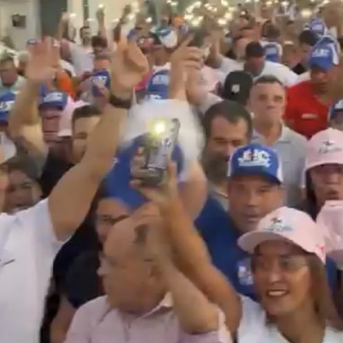 JHC é recebido por apoiadores durante visita a Maragogi