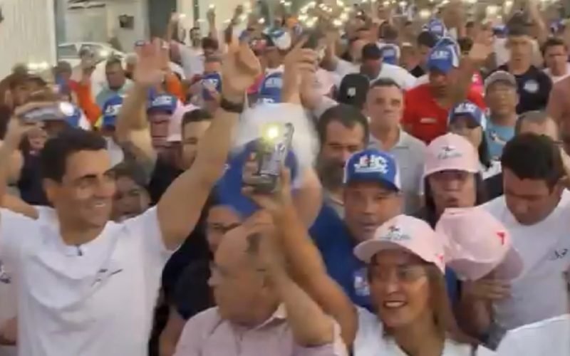 JHC é recebido por apoiadores durante visita a Maragogi