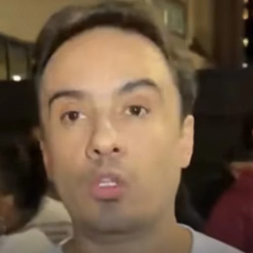 “Ela me deu os dentes, mudou minha vida”: fã exalta Deolane Bezerra durante manifestação