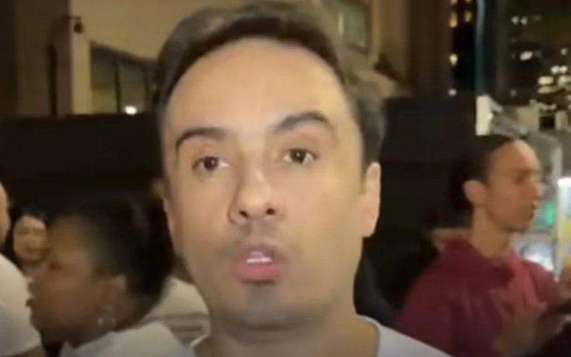 “Ela me deu os dentes, mudou minha vida”: fã exalta Deolane Bezerra durante manifestação