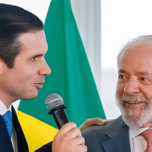 Hugo Motta anuncia apoio à reeleição de Lula